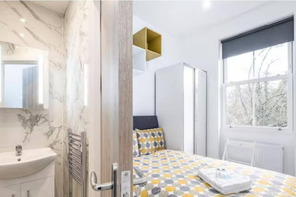 Boutique Modern Hotel Room For Two Near Tube And Bus Stations Londýn Exteriér fotografie